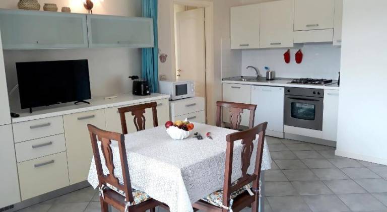 Rental apartment with hot tub & pool — photo 3