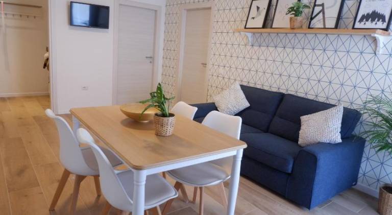 Holiday apartment with patio | Next to the beach | Pets allowed in Nago-Torbole