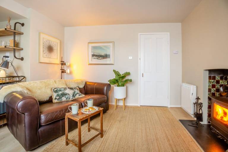 Vacation home with yard & barbeque | Water view | Pet-friendly — photo 2