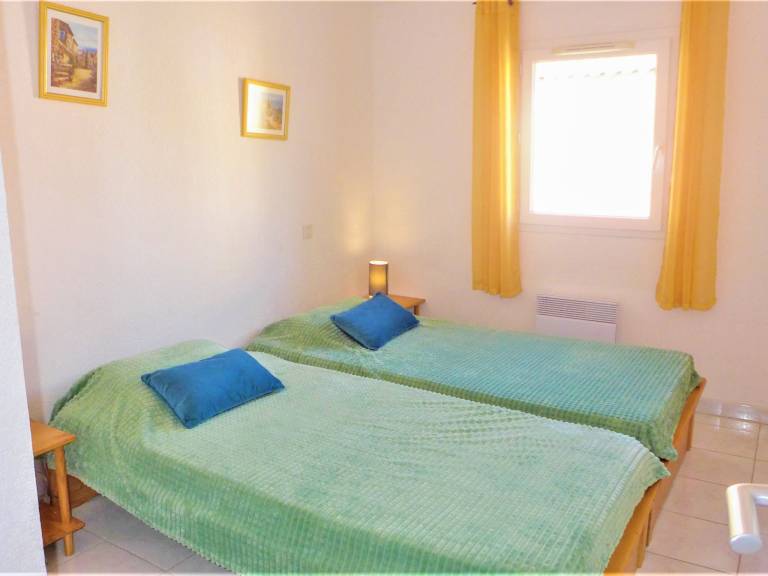 Beautiful vacation home with yard & terrace | Beach nearby | Pets allowed — photo 4
