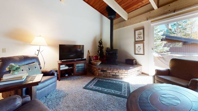 Condo with jacuzzi, heated pool & sauna | Next to the ski | Pets allowed in Mammoth Lakes, CA