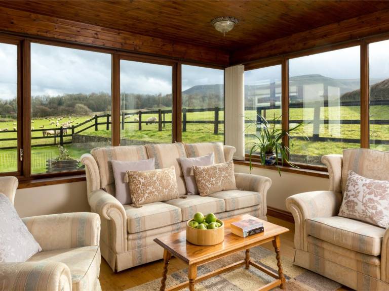 Fully equipped vacation home with yard & barbeque | Pet-friendly — photo 3