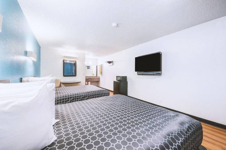 Americas Best Value Inn Beeville — photo 2