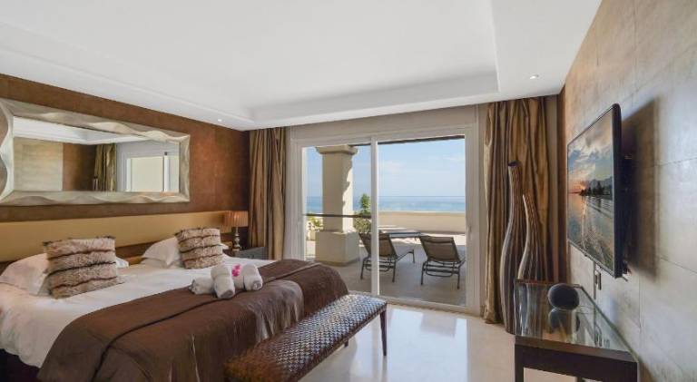 Holiday apartment with jacuzzi & pool — photo 2