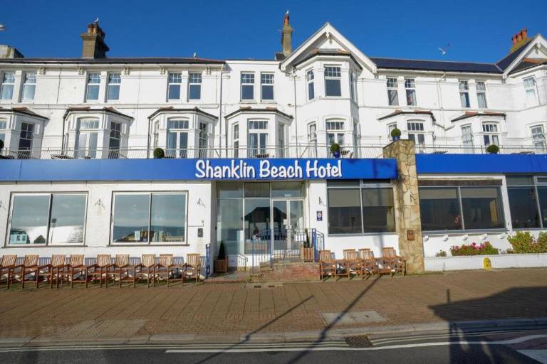 OYO Shanklin Beach Hotel in Shanklin