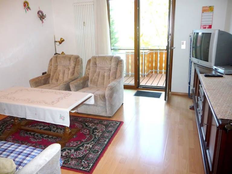 Rental apartment with yard, fast internet & barbecue | Garden view — photo 2