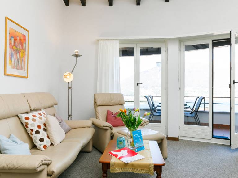 Fully equipped apartment with yard, patio & heated pool | Dogs allowed — photo 2