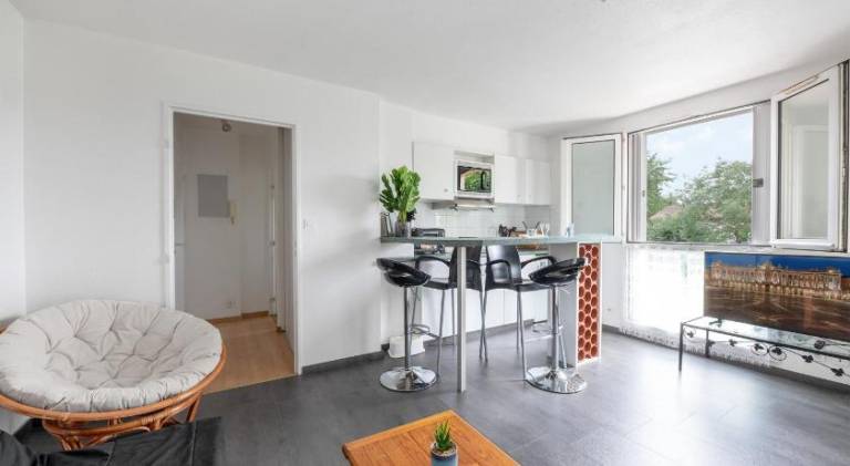 Rental apartment with patio in Ramonville-Saint-Agne