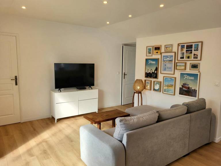 Holiday Home 'Gîte Les Pirouettes' with Private Terrace, Private Garden and Wi-Fi in Coutances
