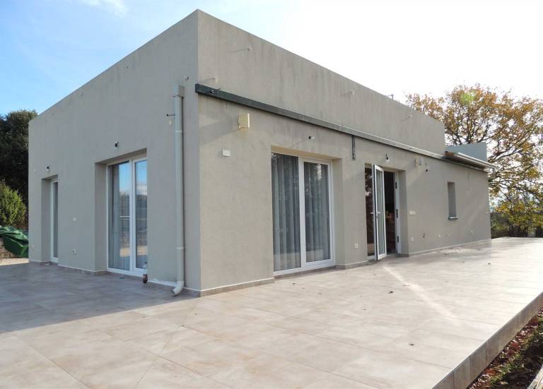 House with grill & terrace — photo 2