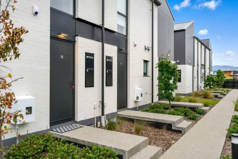 Apartment Albert Town