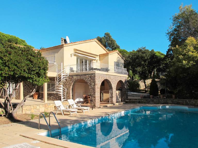 Ferienhaus mit Hund in Roquebrune-sur-Argens, Côte d’Azur für max. 4 Gäste