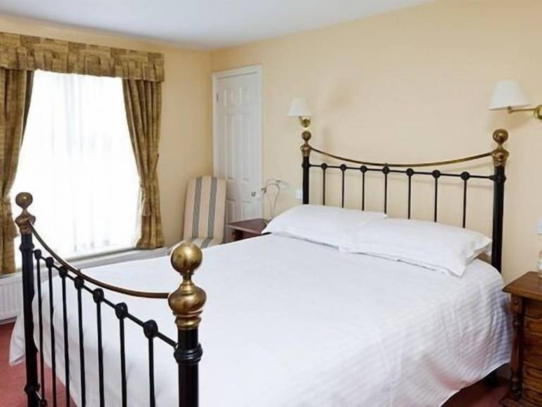 Bed & Breakfast  Offham