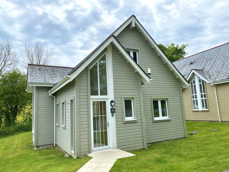Cottage with garden — photo 4