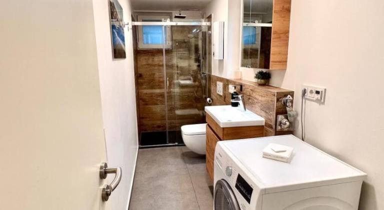 Serviced apartment with barbeque & patio | Close to Porsche Museum | Suitable for remote work — photo 4