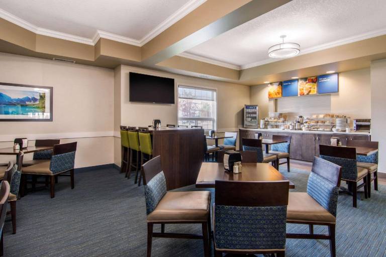 Comfort Inn & Suites — photo 3