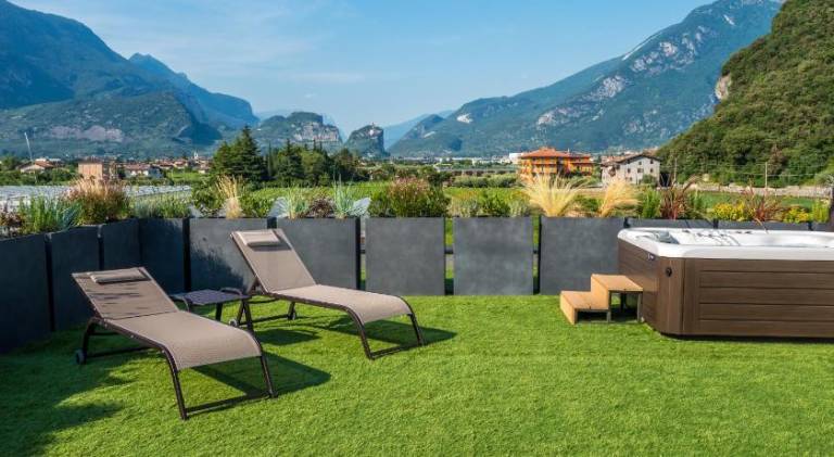 Pleasant apartment with patio, pool & yard | Dogs allowed — photo 3