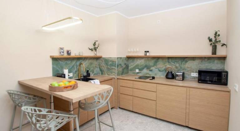 Holiday apartment with patio | Near Brandenburg Gate | Perfect for remote work — photo 3