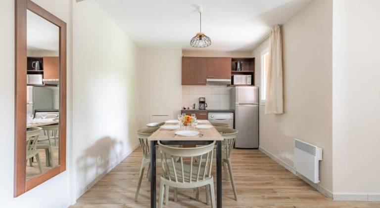 Serviced apartment with patio, yard & pool | Good for workation — photo 2