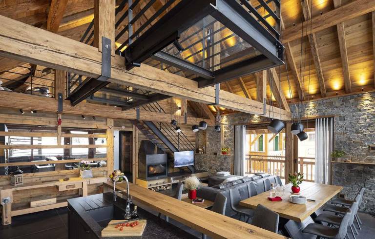 Chalet, 10m from shops, sauna, terrace, fireplace or stove, tv, 260m², Les 2 Alpes in Les Deux Alpes