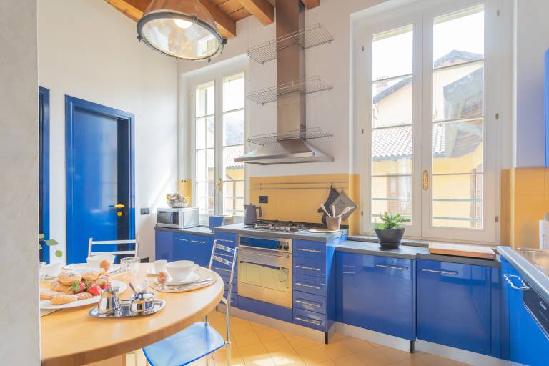 Family-friendly holiday apartment | Next to Como Cathedral | City view | Pets are welcome — photo 3
