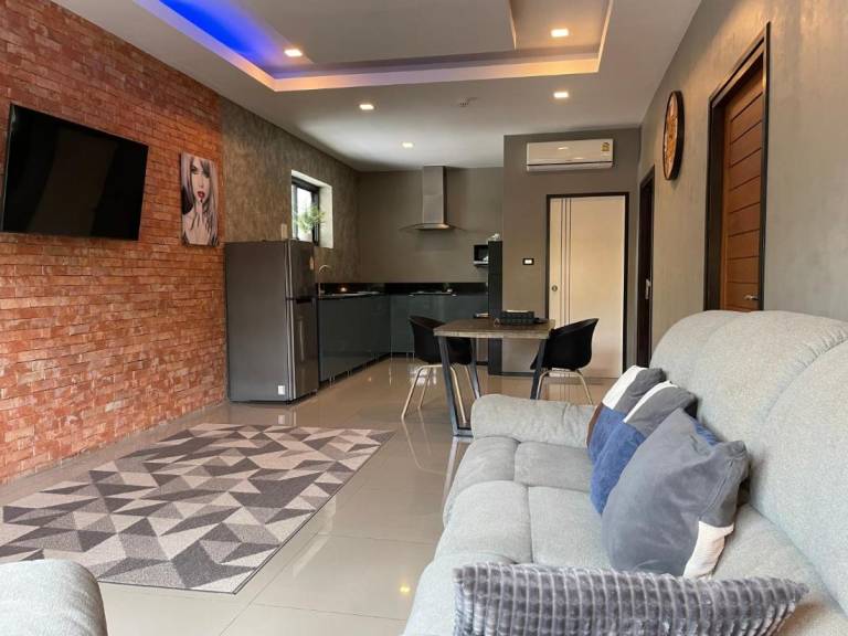 Family-oriented nice rental apartment with patio & yard | City view | Dogs allowed — photo 5
