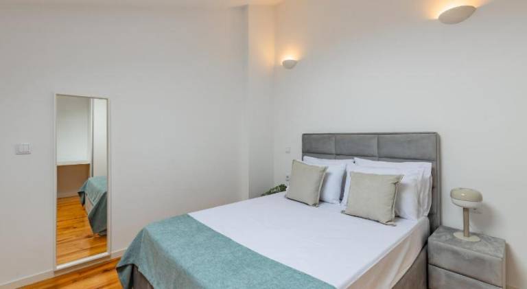 Apartment with 2 rooms for 6 persons in Porto