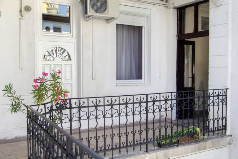 Beautiful apartment with patio | Close to St. Stephen's Basilica