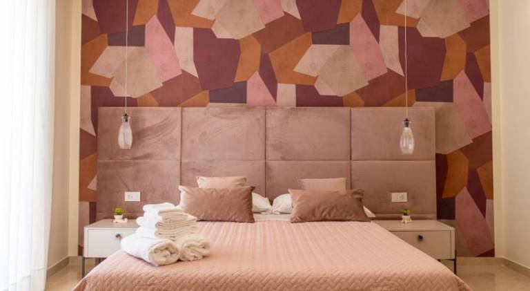 Serviced apartment with patio & hot tub in Pompei