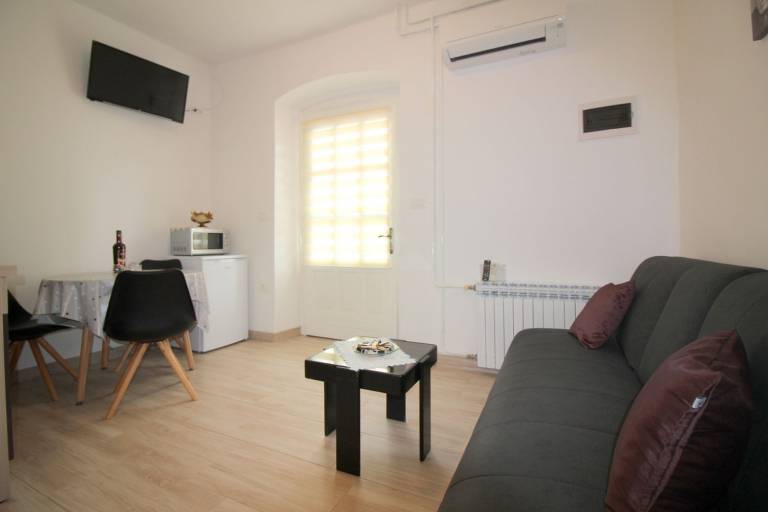 Dog-friendly apartment in the centre of Porec, just 400 metres from the beach — photo 4