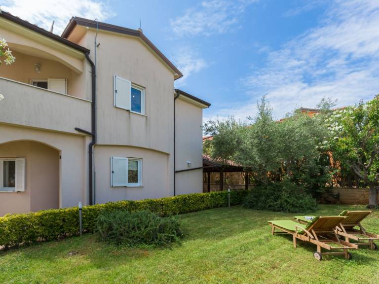 House with terrace, yard & grill | Nature view — photo 2