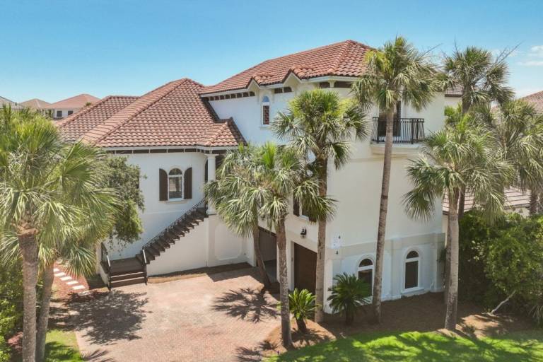 Child-friendly vacation home with pool, barbecue & hot tub | Sea view | Pets are welcome — photo 3