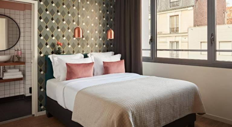 Serviced apartment with patio in Meudon