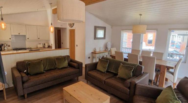 Lodge with hot tub, pool & sauna — photo 4