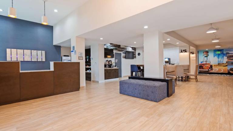 Best Western Plus New Barstow Inn & Suites — photo 3