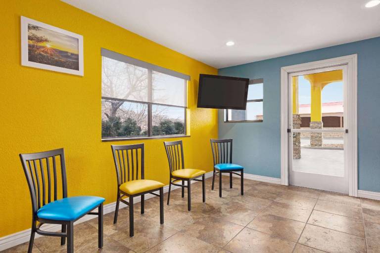 Days Inn by Wyndham Ruidoso Downs — photo 5