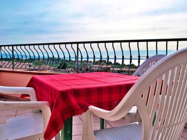 Apartment with patio & pool | Pets are welcome — photo 4