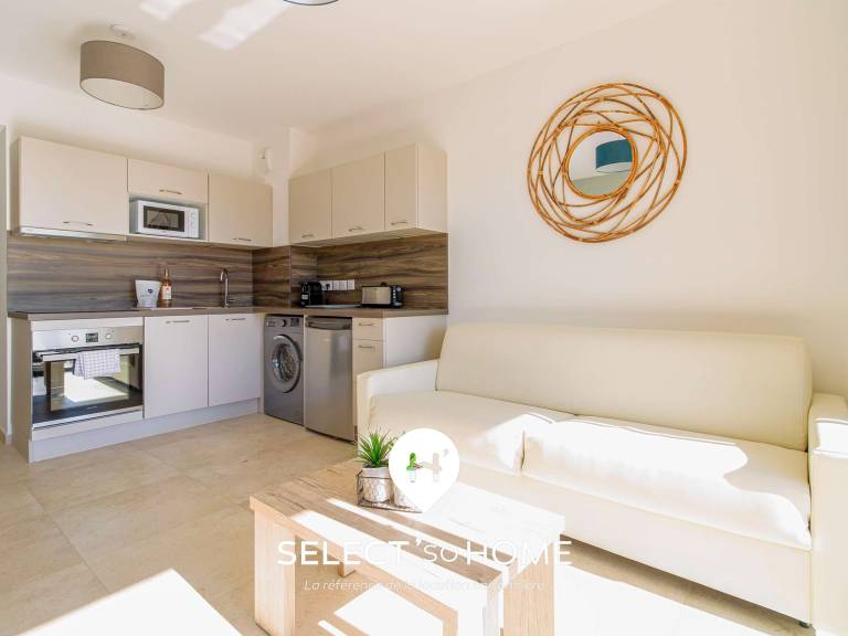Apartment with pool & garden — photo 3