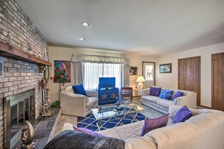 12 Mi to Hersheypark: Family Home w/ Deck! — photo 4