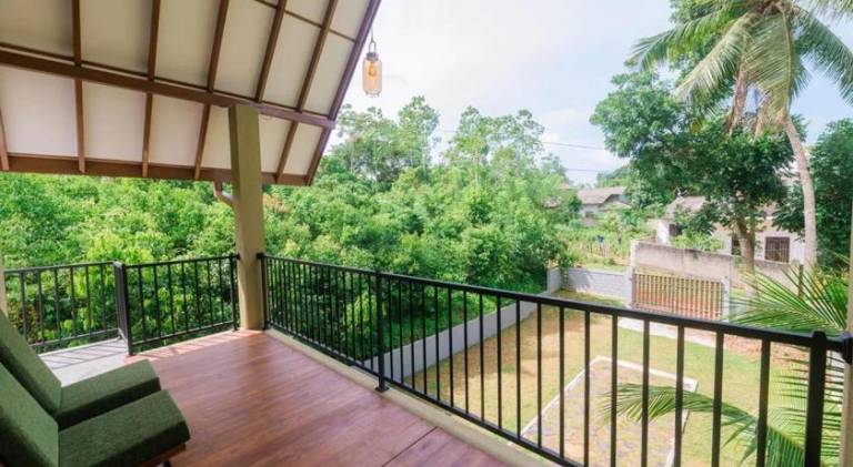 Villa with terrace & yard — photo 4