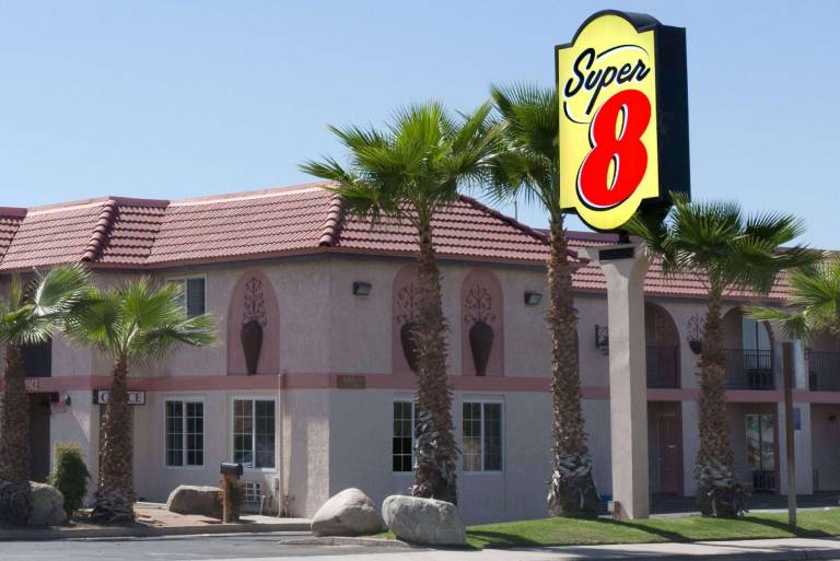 Super 8 By Wyndham Buttonwillow in Buttonwillow, CA