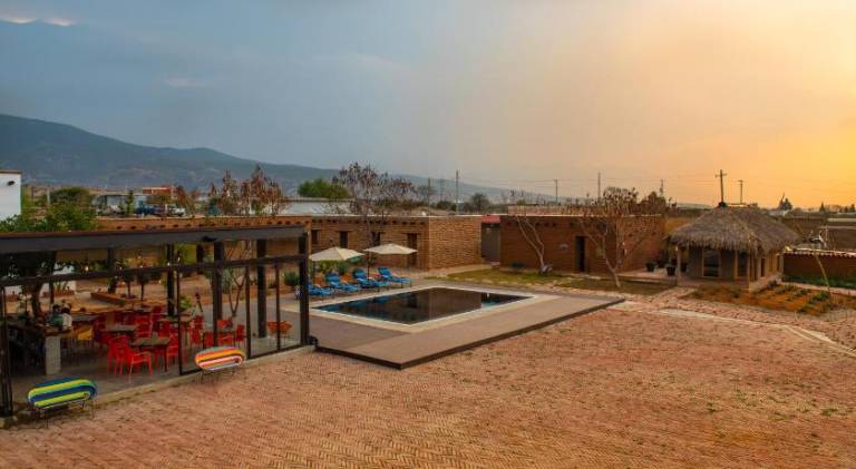 Lodge with terrace, yard & pool | Pets are welcome — photo 3