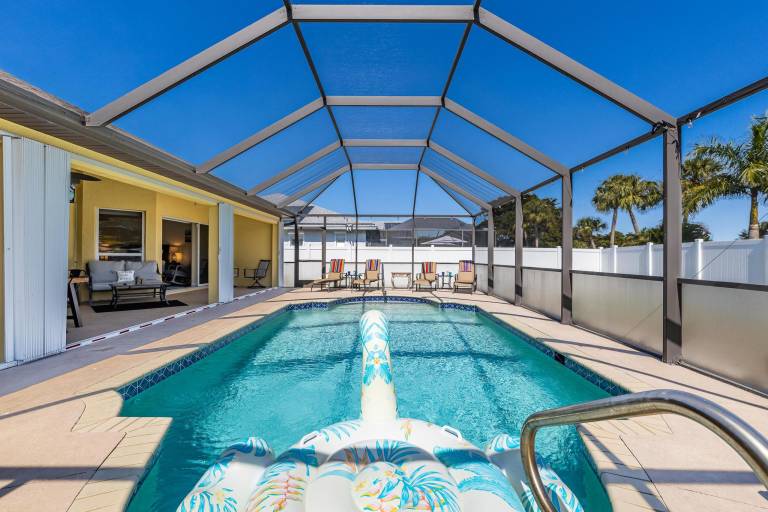 House with barbecue, garden & private pool in Cape Coral, FL
