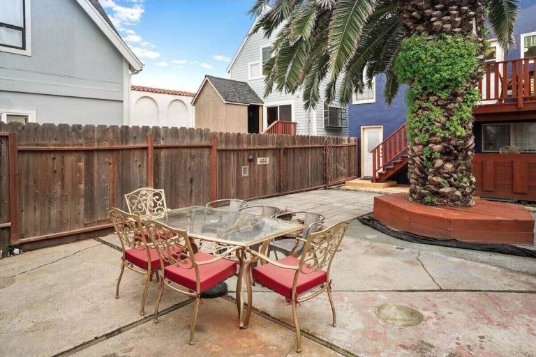 Coast PalmTree Yard 2BR Block from Beach — photo 5