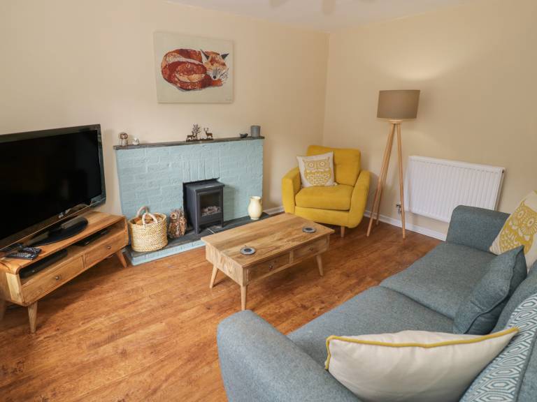 Cottage with garden — photo 2