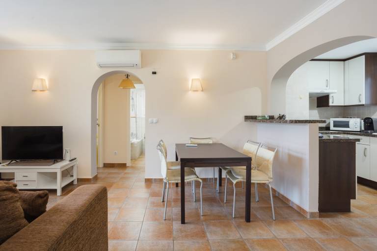 Children-friendly vacation home with garden, fast internet & pool | Beach view | Suitable for remote work | Pet-friendly — photo 4