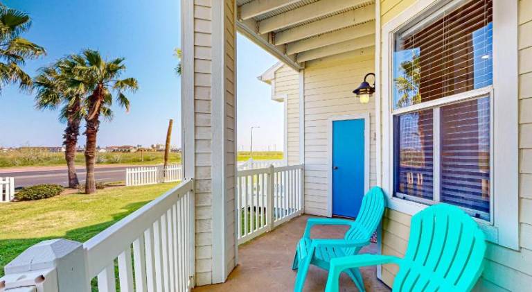 Apartment with pool in Corpus Christi, TX
