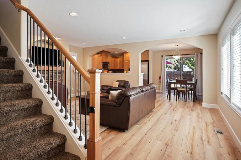 Ellie - Northwest Bend Convenient Location - Private Walled Deck — photo 2