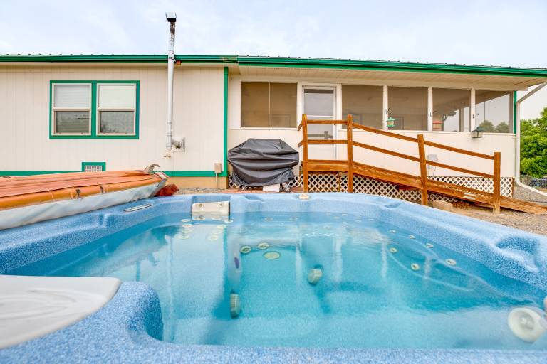 Hot Tub & Screened Porch: Getaway in Montrose! — photo 3