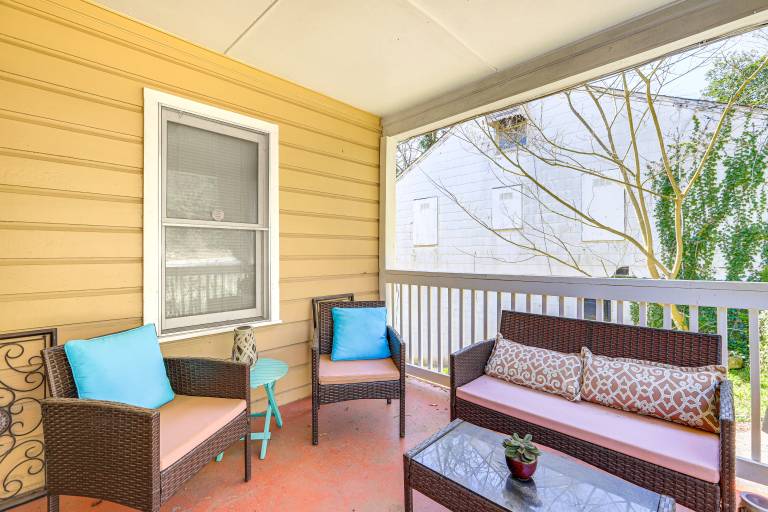Near Pool, Golf, Int’l Soccer: ATL Home w/ Veranda — photo 2
